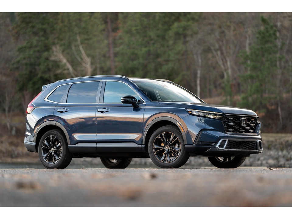 Side profile of 2025 hybrid crossover SUVs including Toyota RAV4 and Kia Sportage from best hybrid crossover review