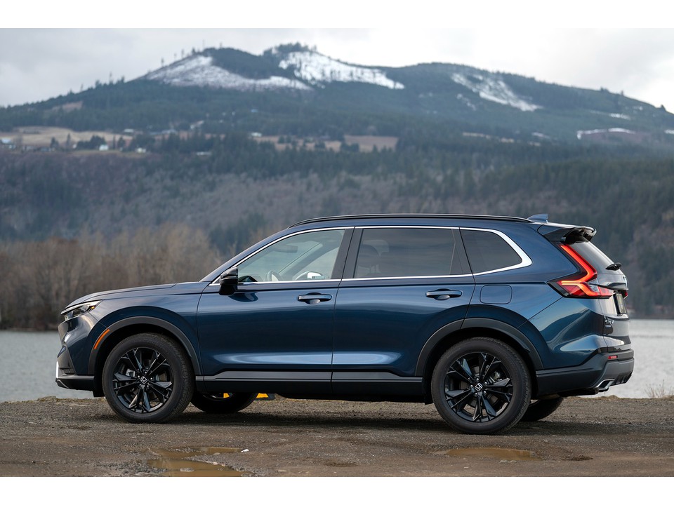Side profile of 2025 hybrid crossover SUVs including Toyota RAV4 and Kia Sportage from best hybrid crossover review