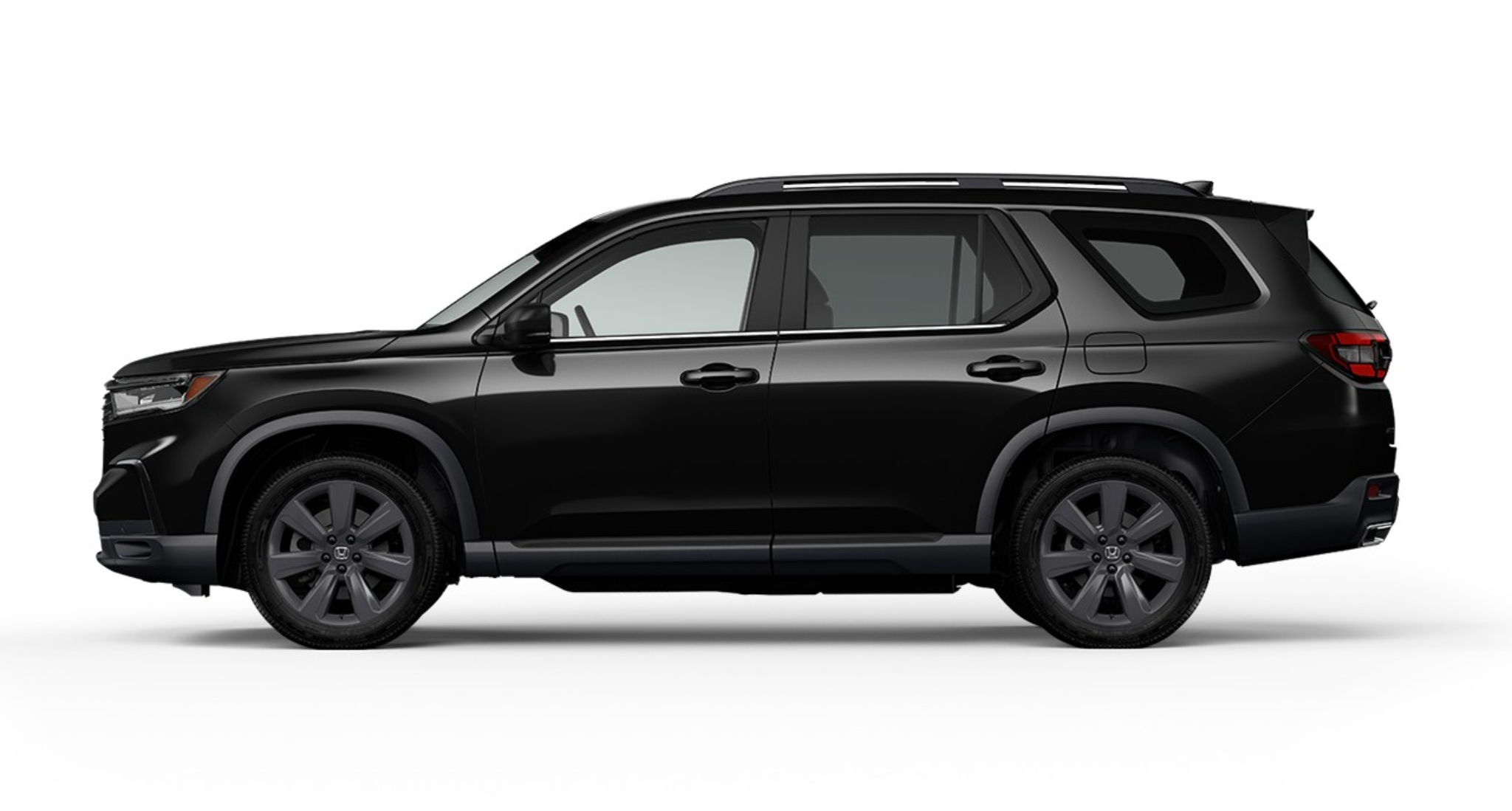 Side profile of the 2025 Honda Pilot Sports AWD, highlighting its aerodynamic body design, alloy wheels, and rugged elegance.