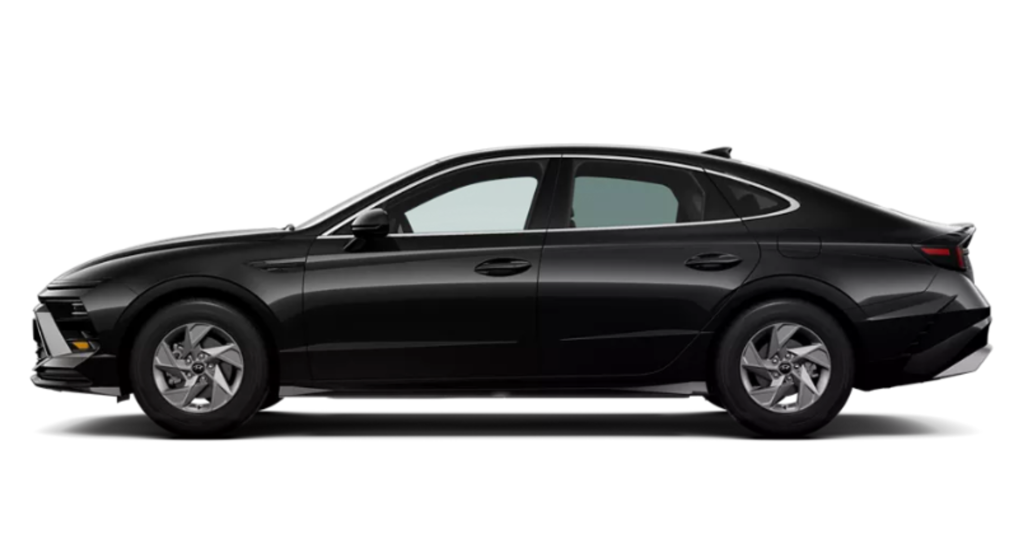 Side profile of the 2025 Hyundai Sonata SE sedan in black, featuring a dynamic fastback roofline, chrome window trim, and 16-inch alloy wheels.