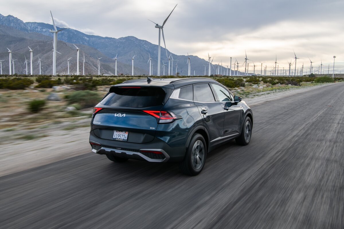 Rear view of 2025 Honda CR-V Hybrid and Hyundai Tucson Hybrid in best hybrid crossover review